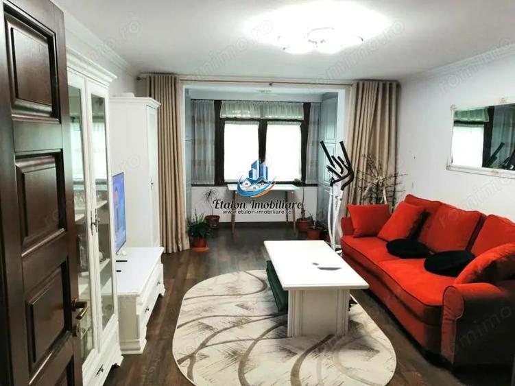 Apartament cu 3 camere semidecomandat în Central