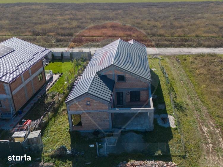Casă cu 6 camere cu Teren 500 Mp în Bod
