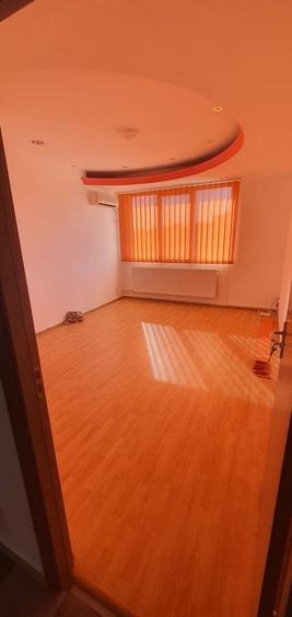 Apartament cu 4 camere decomandat în Fundeni