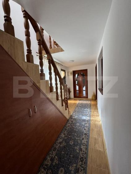 Casă individuală cu 5 camere cu Canalizare în Cârcea