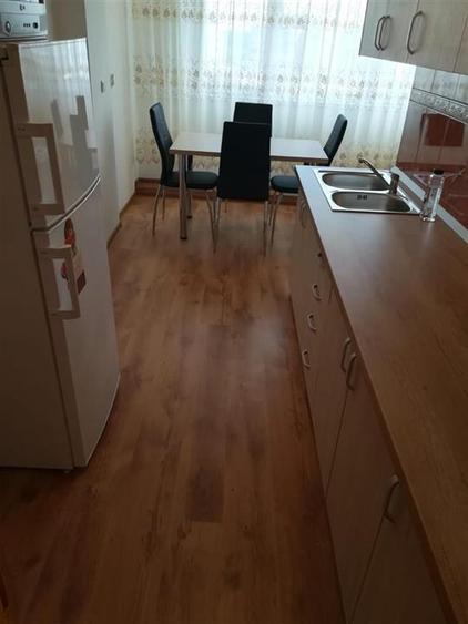 Apartament cu 3 camere decomandat în Ștefan cel Mare