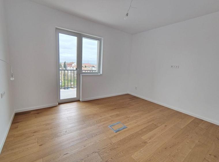 Penthouse cu 4 camere decomandat în Șelimbăr