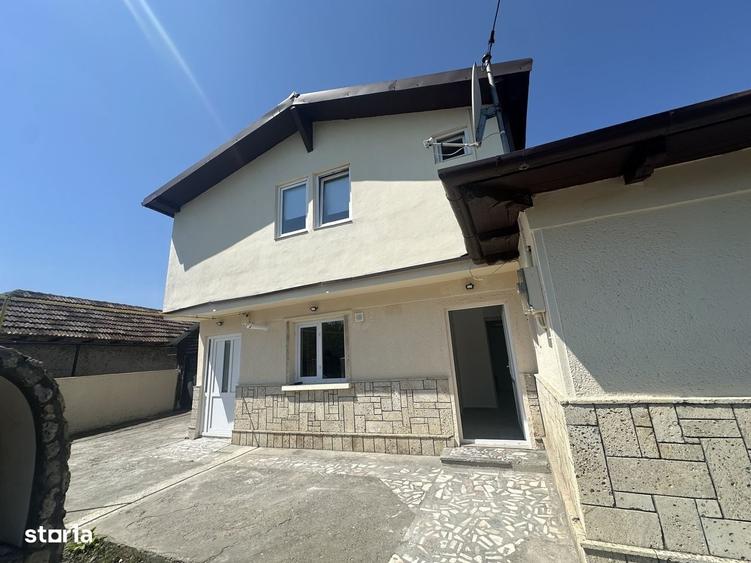 Casă cu 4 camere în Palazu Mare