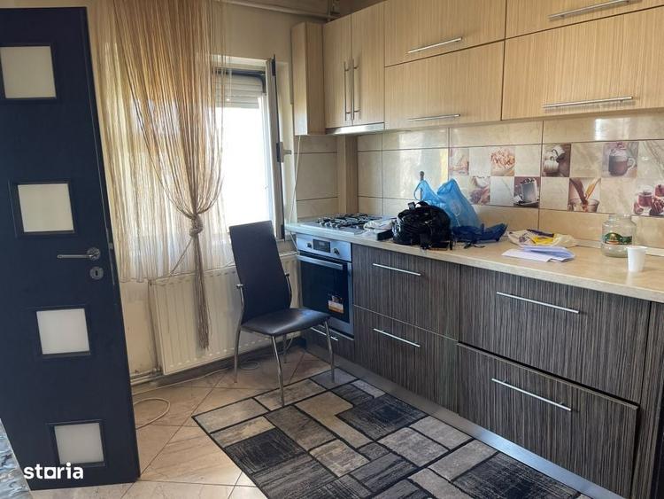 Apartament cu 3 camere decomandat în Horezu