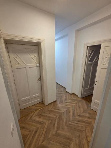 Birou, de 100 mp, în P-ța Unirii