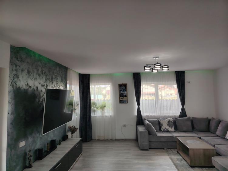 Casă cu 3 camere în Jucu