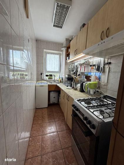 Apartament cu 3 camere semidecomandat în Gemenii