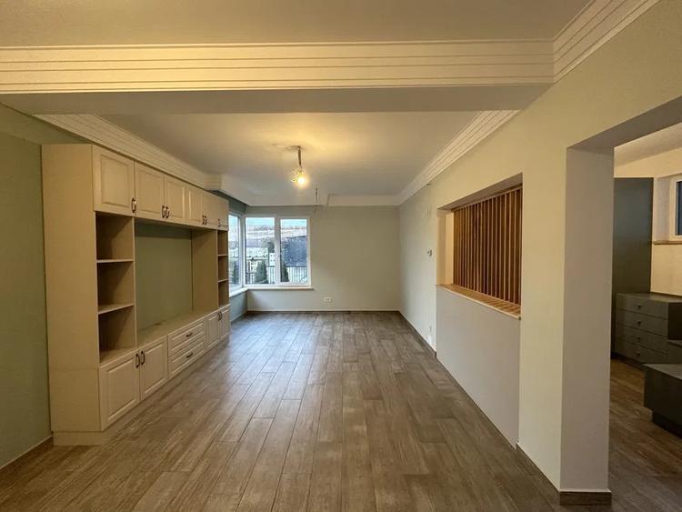 Casă individuală cu 6 camere cu Canalizare în Borhanci