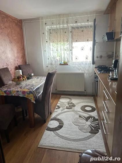Apartament cu 3 camere semidecomandat în Central