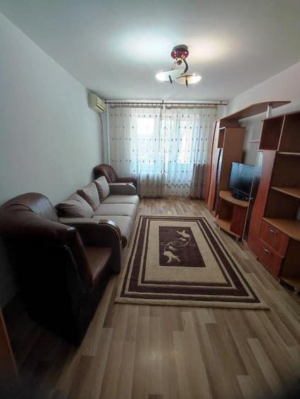 Apartament cu 3 camere semidecomandat în Rahova