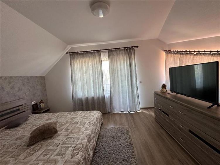 Casă individuală cu 4 camere cu Teren 330 Mp în Central