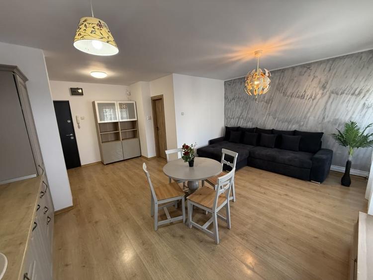 Apartament cu 2 camere decomandat, mobilat în Ultracentral