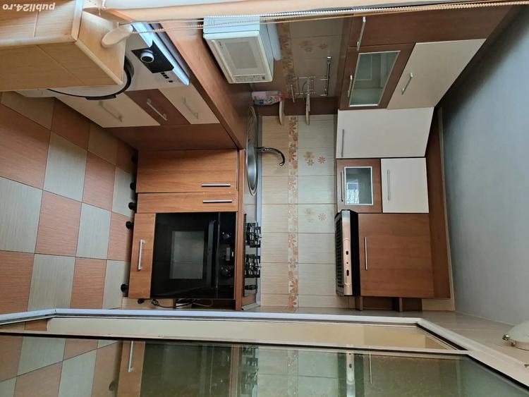 Apartament cu 3 camere decomandat, mobilat în Mircea cel Bătrân