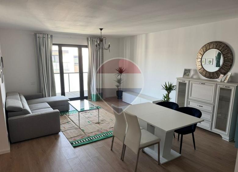 Apartament cu 3 camere semidecomandat, mobilat în Gară