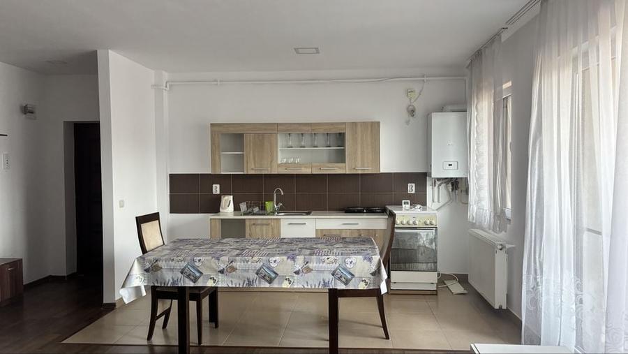 Apartament cu 3 camere decomandat în Florești
