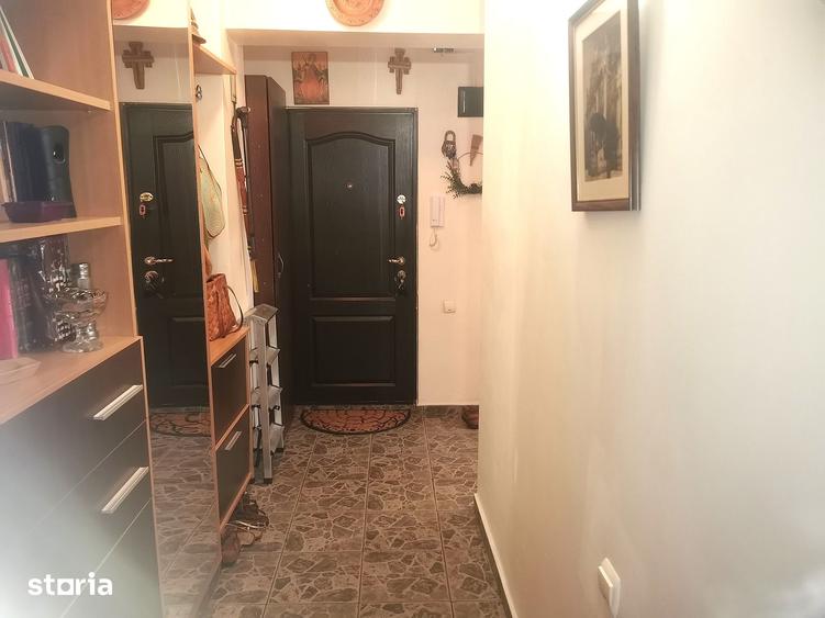 Apartament cu 3 camere semidecomandat în Plevnei