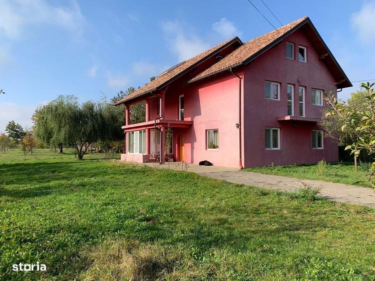 Casă cu 4 camere decomandat în Urleta