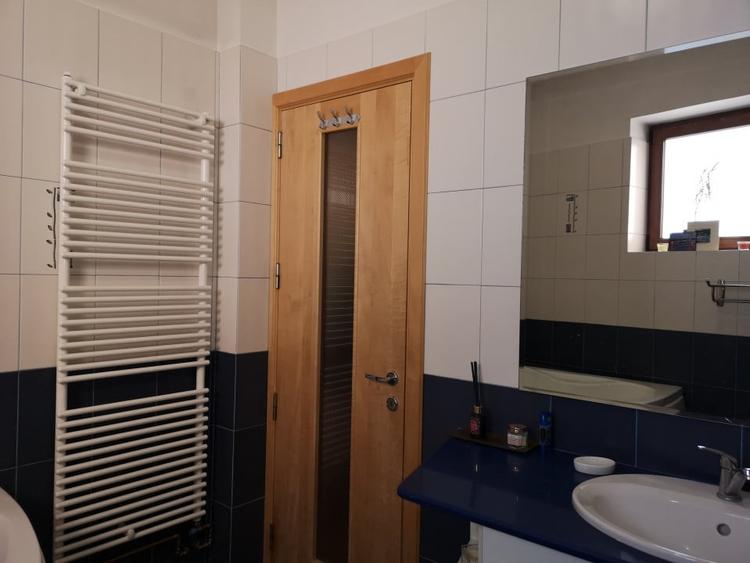 Casă individuală cu 7 camere cu Canalizare în Craiter