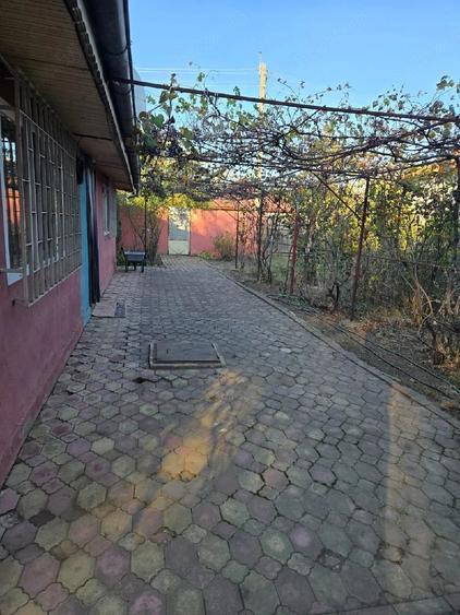 Casă cu 3 camere cu Teren 700 Mp în Central