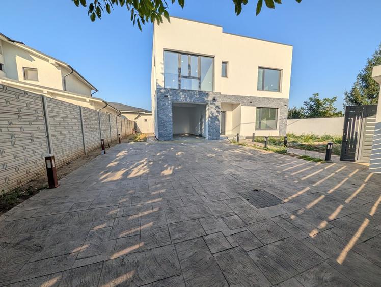 Casă individuală cu 5 camere cu Canalizare în Ștefăneștii de Jos