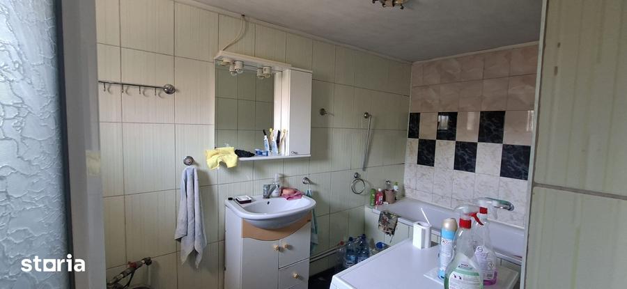 Casă cu 3 camere cu Teren 1905 Mp în Vânători
