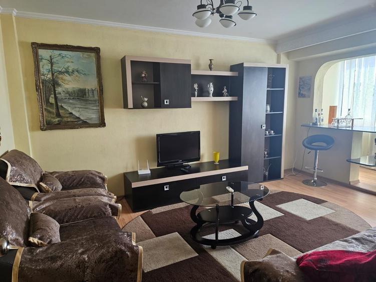 Apartament cu 3 camere decomandat în Ultracentral