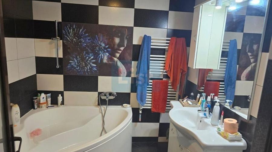 Apartament cu 3 camere, mobilat în