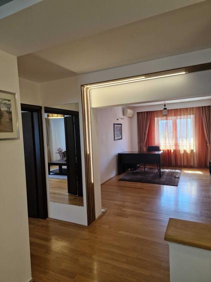 Apartament cu 4 camere decomandat în Decebal