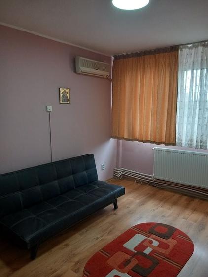 Apartament cu 2 camere semidecomandat în Micro 17