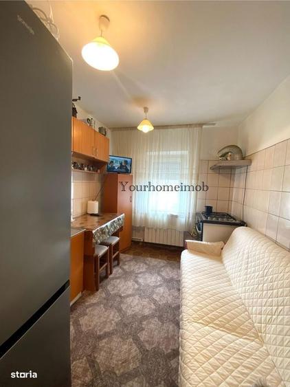 Apartament cu 2 camere semidecomandat în Craiovița Nouă