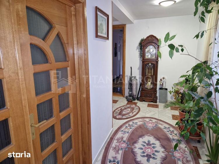 Casă cu 5 camere cu Canalizare în Central