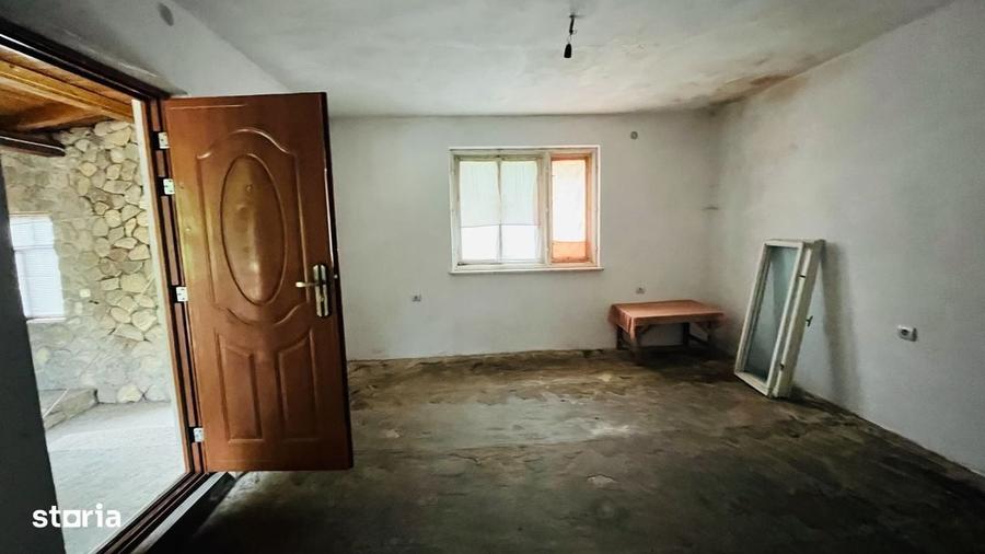 Casă cu 4 camere cu Teren 240 Mp în Central