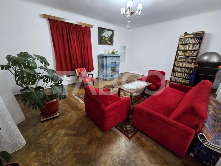 Apartament cu 4 camere decomandat, mobilat în Orașul de Jos