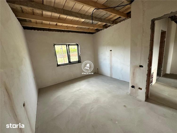 Casă cu 5 camere cu Teren 400 Mp în Tomești