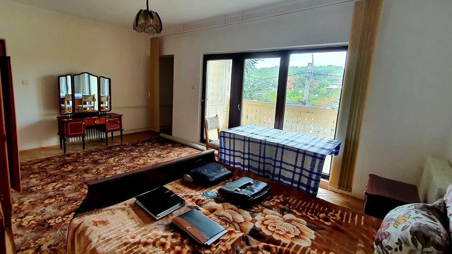 Etaj vila compus din 2 camere de inchiriat + baie + bucatarie pentru studenti, Iasi, zona UMF - 8 minute - 6