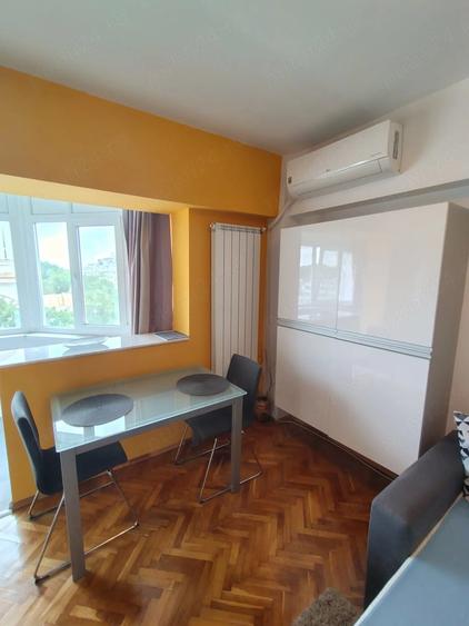 Garsonieră decomandată în Central