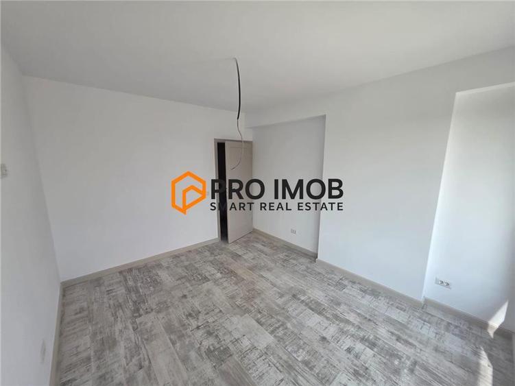 Apartament cu 5 camere decomandat în Câmpineanca