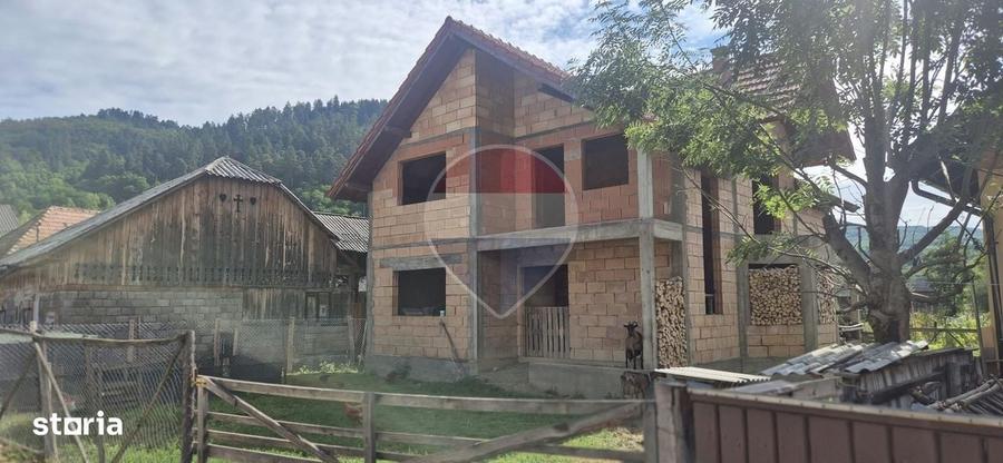 Casă cu 4 camere cu Teren 556 Mp în Rozavlea
