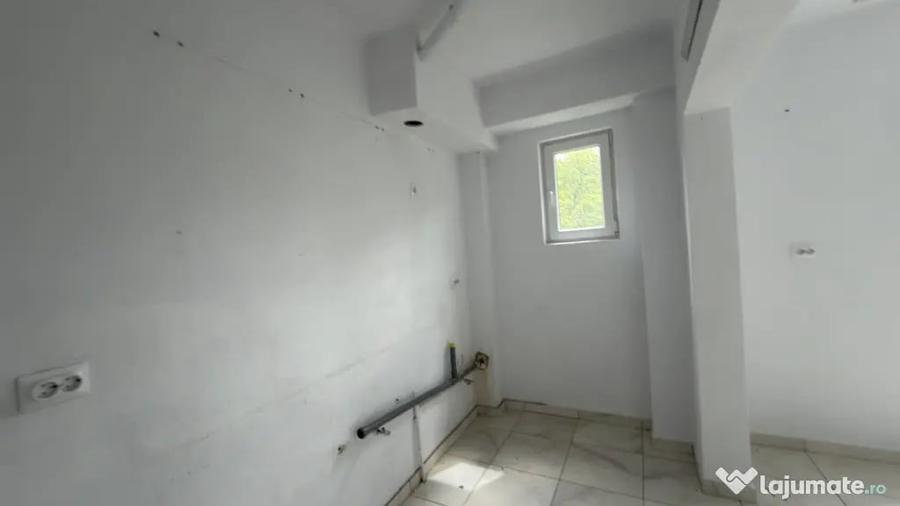 Casă cu 3 camere cu Teren 2200 Mp în Central