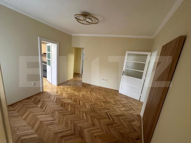 Apartament cu 4 camere decomandat în Titulescu