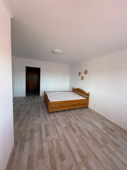 Casă cu 4 camere în Bascov