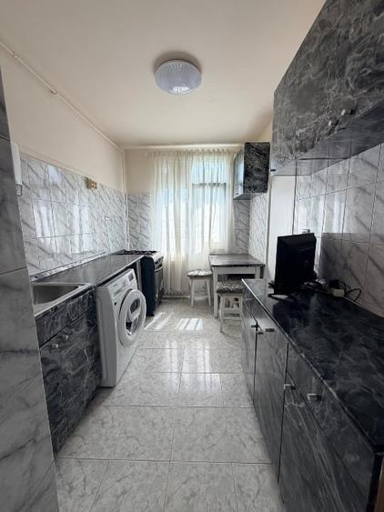 Apartament cu 3 camere decomandat, mobilat în Berceni