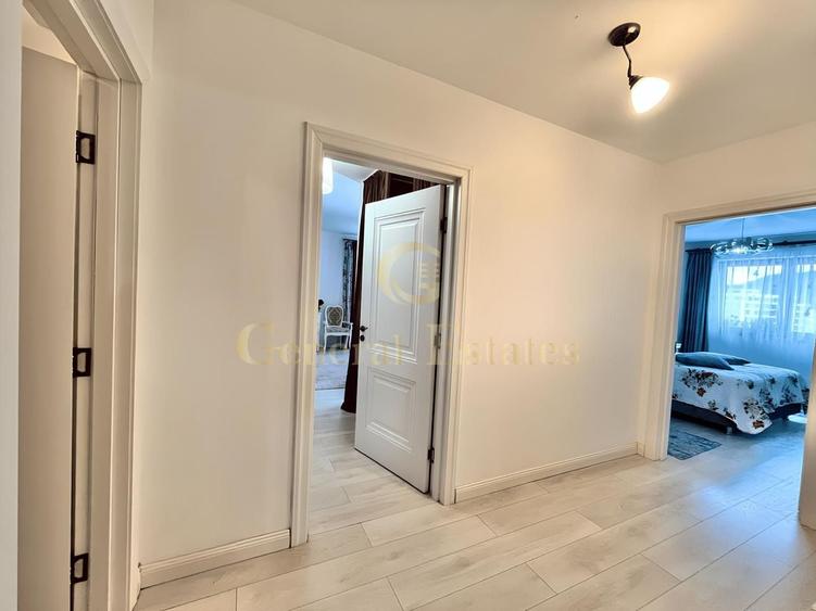 Penthouse cu 4 camere decomandat, mobilat în Noua