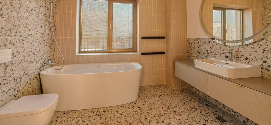 Duplex cu 5 camere cu Canalizare în Sisești