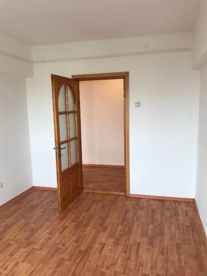Apartament cu 3 camere decomandat în Banca Națională