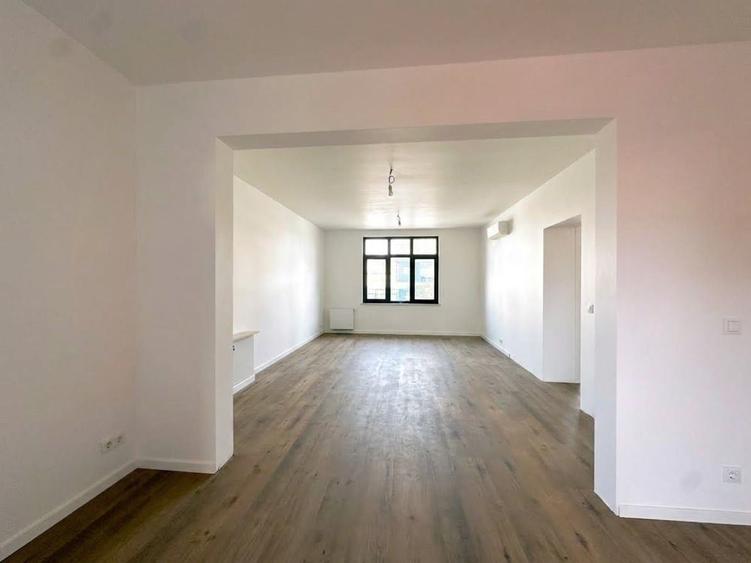 Apartament cu 5 camere decomandat în Floreasca