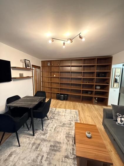 Apartament cu 3 camere semidecomandat în Drumul Taberei