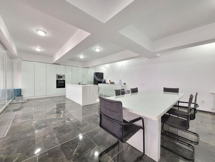 Penthouse cu 4 camere decomandat, mobilat în Mihai Viteazul