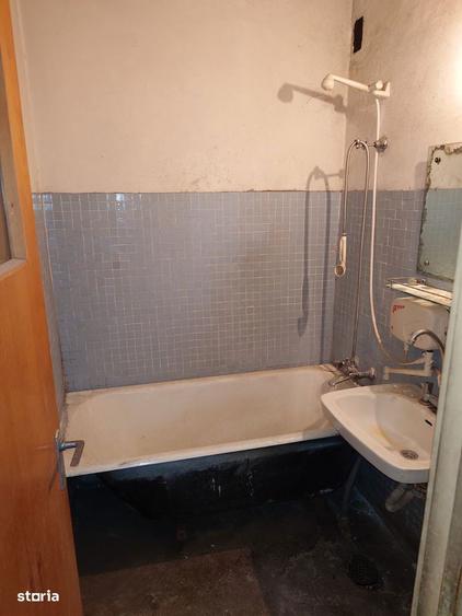 Apartament cu 4 camere semidecomandat în Drumul Taberei