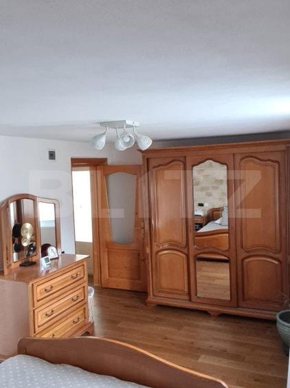 Casă individuală cu 7 camere cu Garaj în Fieni
